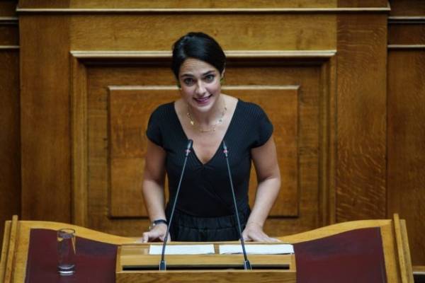Μιχαηλίδου: Διατηρούνται και ενισχύονται όλα τα επιδόματα