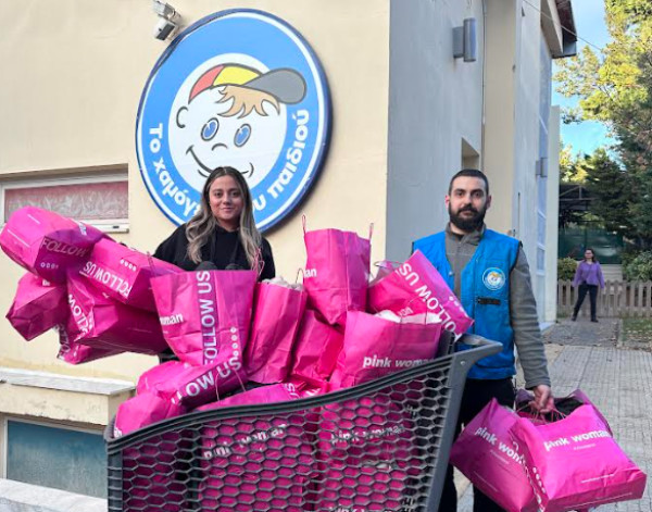Ο Όμιλος Intrafashion προσφέρει ρούχα στο «Χαμόγελο του Παιδιού»