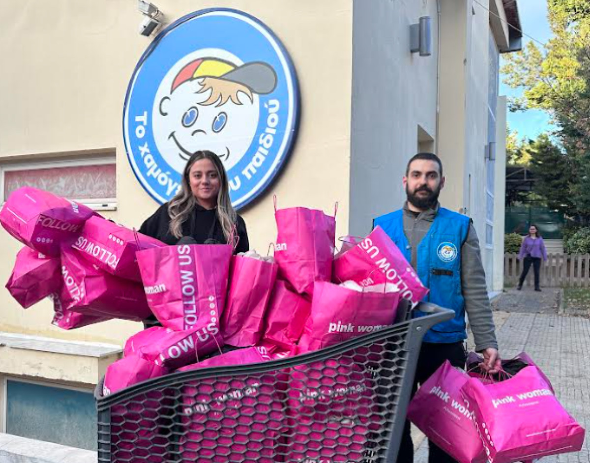 Ο Όμιλος Intrafashion προσφέρει ρούχα στο «Χαμόγελο του Παιδιού»