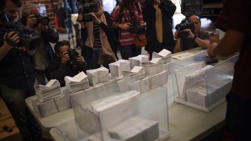Στις κάλπες οι Ισπανοί σε μια αμφίρροπη αναμέτρηση