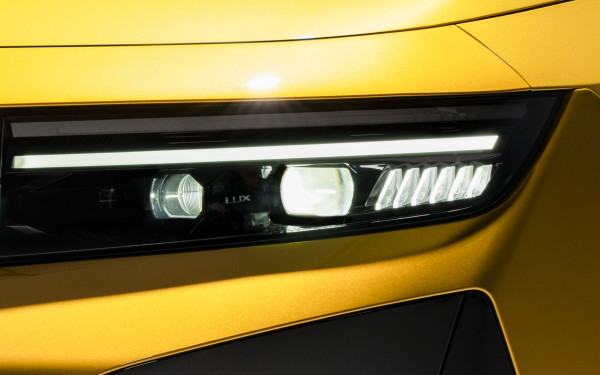 Opel Astra: Με σύστημα φωτισμού Intelli-Lux HD Light που διαθέτει συνολικά 51.200 φωτιστικά στοιχεία