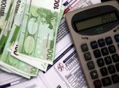 4 στους 10 Έλληνες δανείζονται για να πληρώσουν λογαριασμούς
