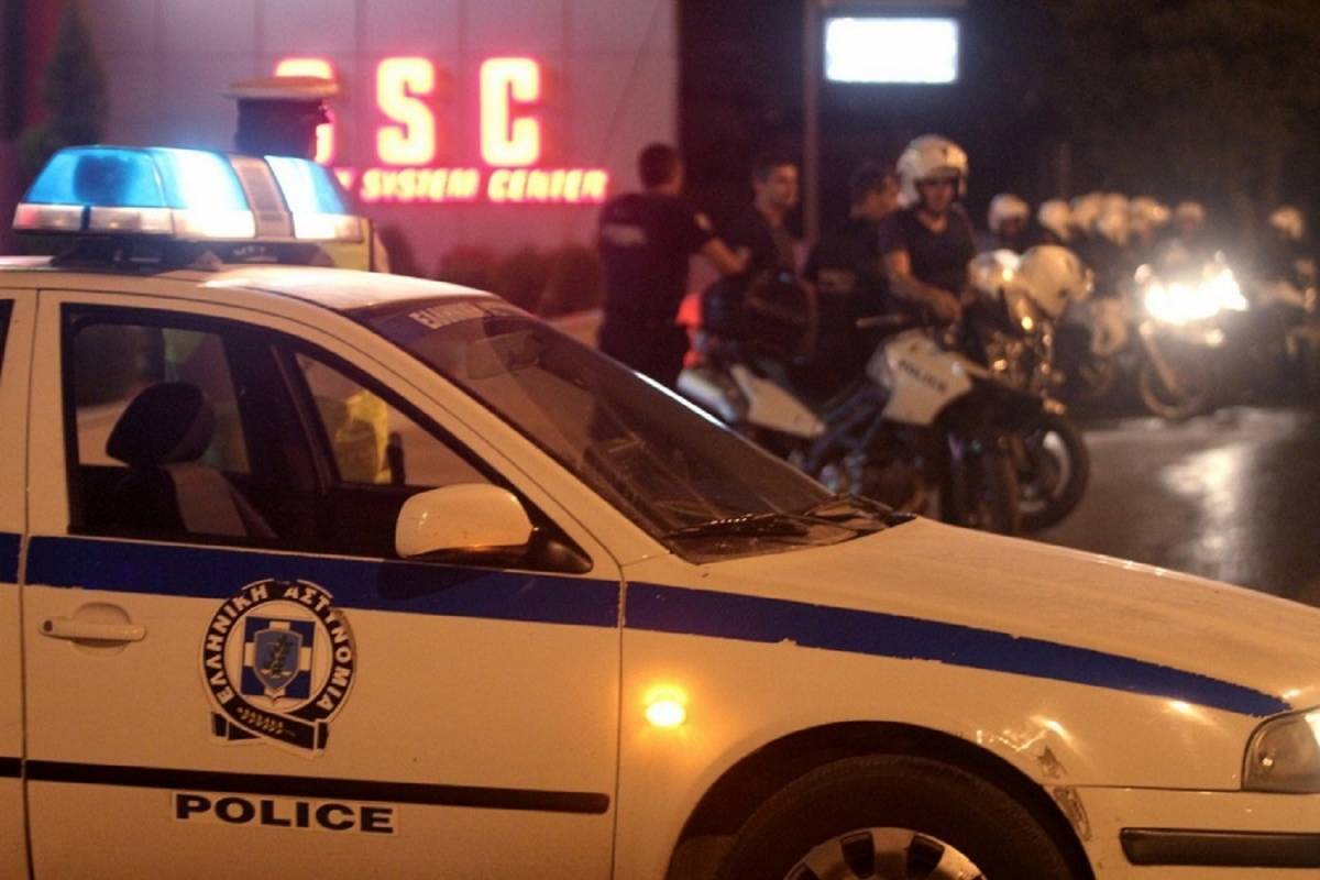 Επέτειος Πολυτεχνείου: «Καταιγίδα» μολότοφ, επεισόδια και οδοφράγματα στα Εξάρχεια