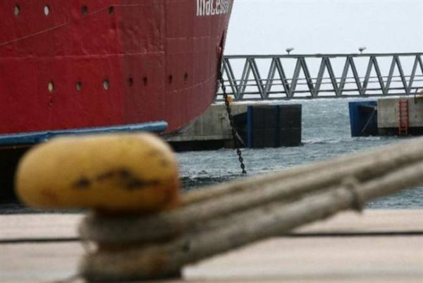 Σαλπάρουν ξανά τα πλοία- Αναστέλλει την απεργία της η ΠΝΟ