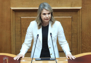 Αποστολάκη: Ασύδοτη κερδοσκοπία στον ασφαλιστικό κλάδο με ευθύνη της κυβέρνησης