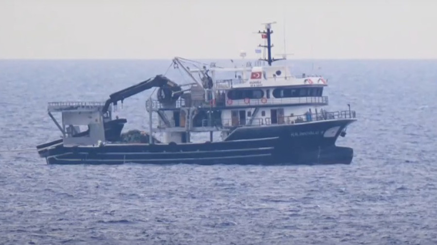 Μέχρι τα Κύθηρα έφτασαν τουρκικά αλιευτικά (video)