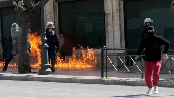 Εξάρχεια: Επεισόδια με μολότοφ και διαμαρτυρίες των κατοίκων