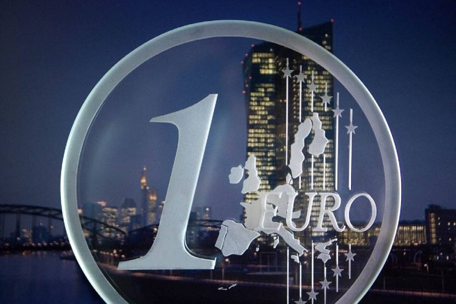 Ανεβαίνει το ευρώ μετά το «ναυάγιο» στην Ιταλία