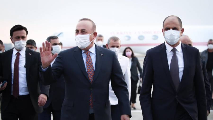Ο Τσαβούσογλου... ποστάρει από τα Βαρώσια