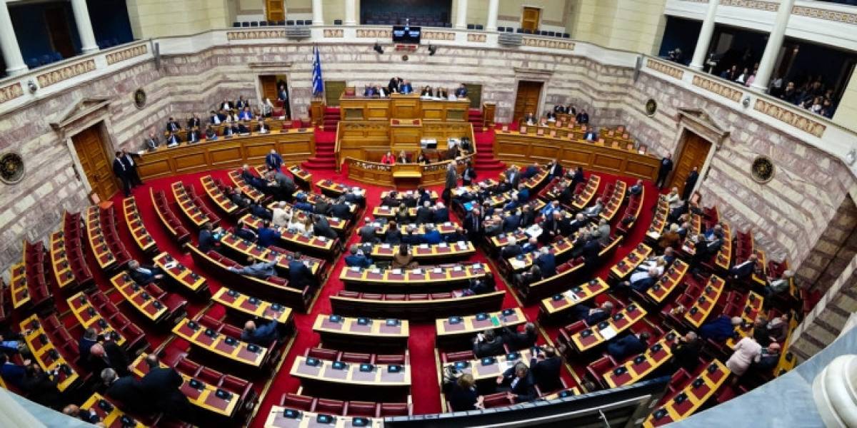Στην Ολομέλεια το νομοσχέδιο για τις 120 δόσεις
