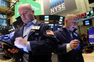 Wall Street: Θετικά πρόσημα με ώθηση από την αγορά εργασίας