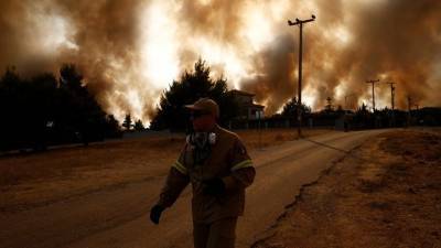 Πυρκαγιές: Μάχη με τις αναζωπυρώσεις σε Γορτυνία, Αρχαία Ολυμπία, Ακροκόρινθο