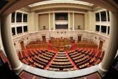 Βουλή: «Πόλεμος» για άδειες και ΕΣΡ-Παρέμβαση Μητσοτάκη