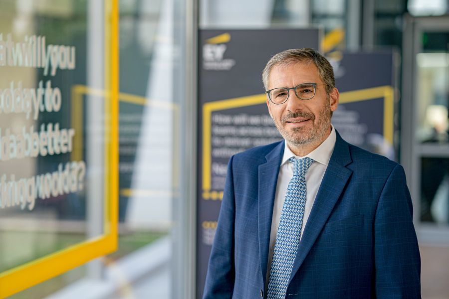 EY: O Γ. Αποστολάκης, νέος εταίρος στο τμήμα Συμβουλευτικών Υπηρεσιών