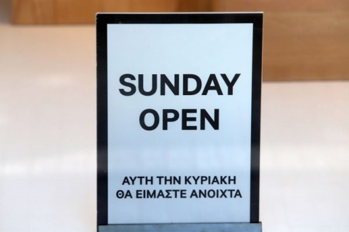 Ενδιάμεσες εκπτώσεις: Ανοικτά τα καταστήματα την Κυριακή- Το ωράριο λειτουργίας