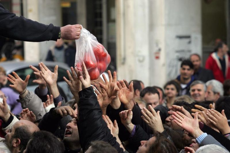 Σε κίνδυνο φτώχειας το 35,7% των Ελλήνων!