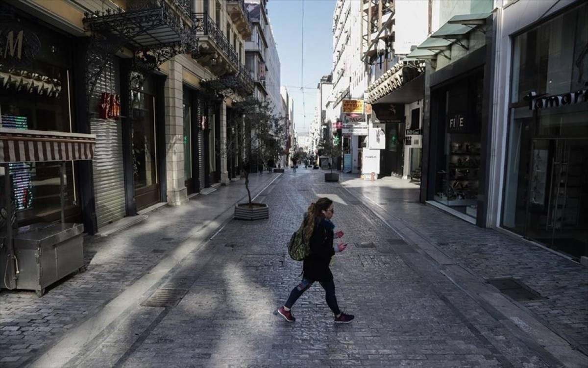 Εκπτώσεις και προσδοκία για καταναλωτική «φρενίτιδα» «ζεσταίνουν» την αγορά
