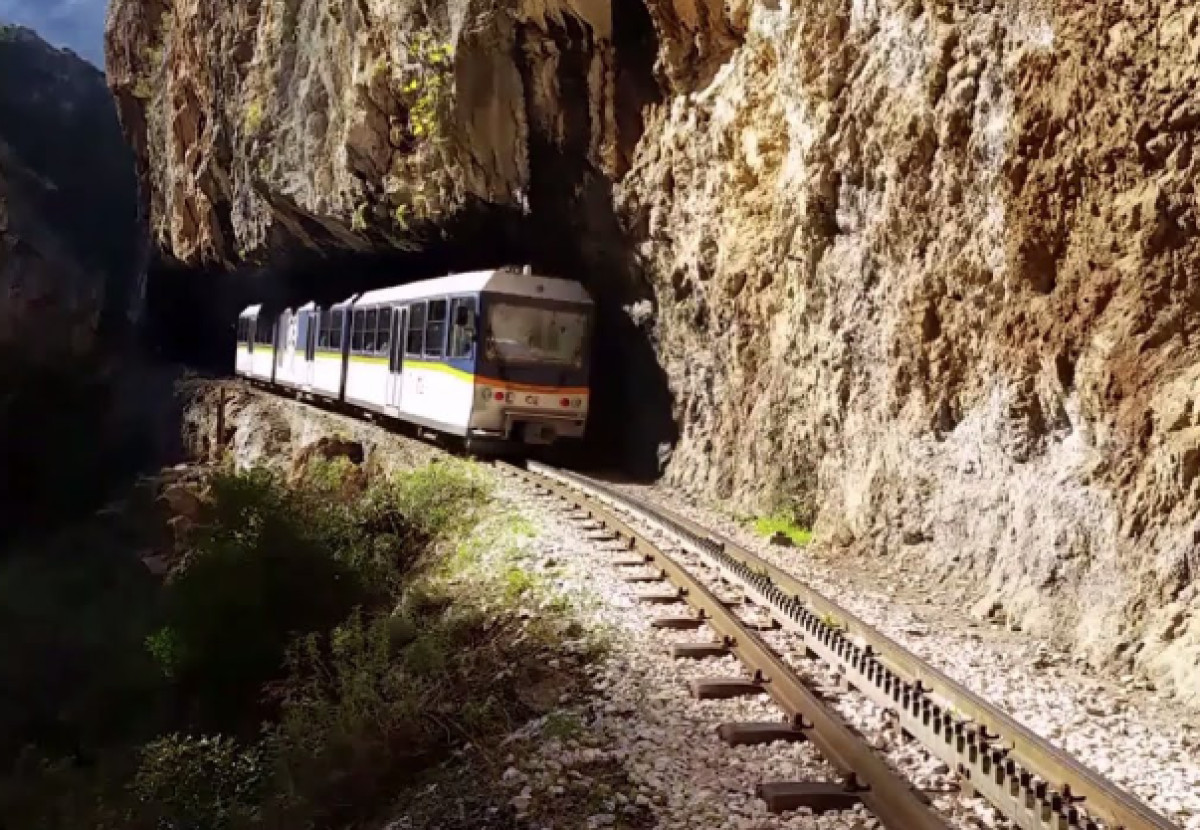 Αναστέλλονται προσωρινά τα δρομολόγια του Οδοντωτού λόγω κατολισθήσεων