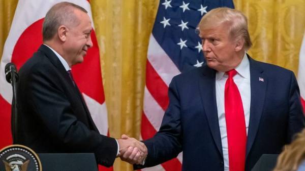 To «ευχαριστώ» του Ερντογάν στον Τραμπ για τη «θερμή φιλία»
