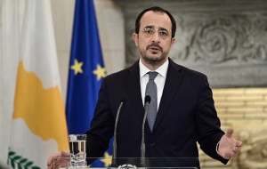 Κυπριακό: Νέος γύρος κρίσιμων επαφών υπό τον ΟΗΕ - Στο τραπέζι τριμερής και διευρυμένη διάσκεψη