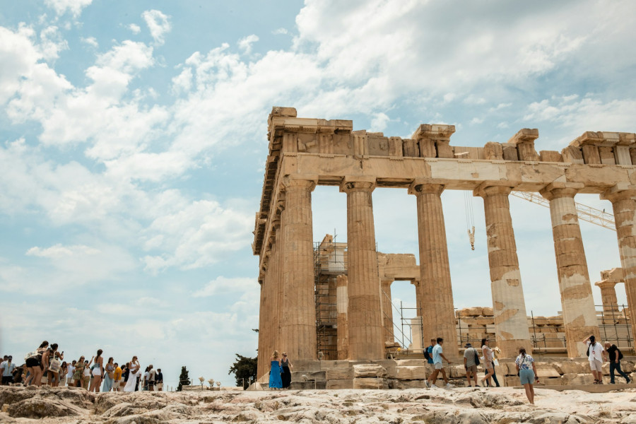 Τουρισμός: Προβληματισμός από τα έσοδα Ιουνίου – Επί τάπητος το δίπολο ποιότητα-μαζικότητα