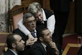 Χρυσή Αυγή: Άρση κατ' οίκον περιορισμού για Μιχαλολιάκο-Ζαρούλια