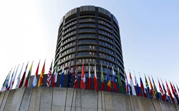 BIS: Οι τράπεζες της ευρωζώνης να πληρώνουν λιγότερο μέρισμα