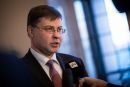 Κομισιόν-Ντομπρόβσκις: «Καμία ουσιαστική αλλαγή στη συμφωνία»