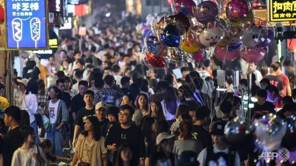 Κίνα: Σημαντική άνοδος σε λιανικές πωλήσεις και βιομηχανική παραγωγή