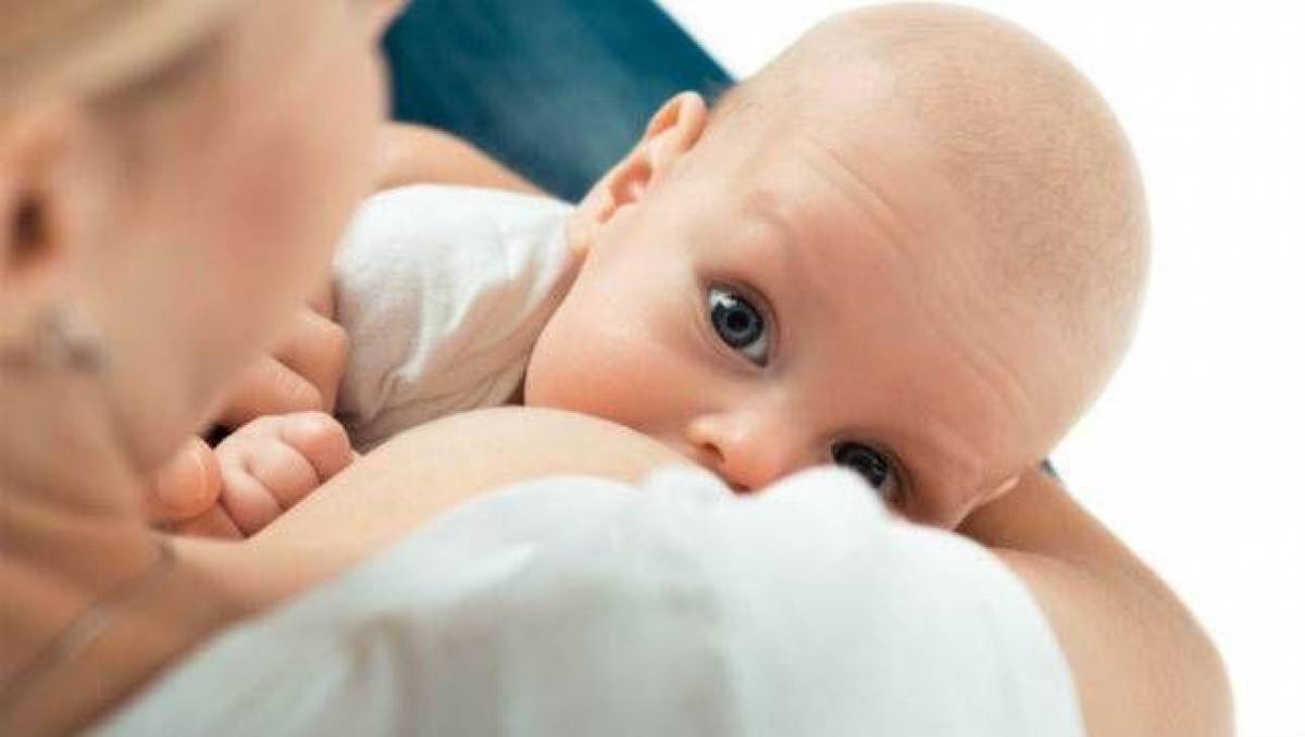 «Ασπίδα» στα βρέφη το μητρικό γάλα όσων νόσησαν ή εμβολιάστηκαν