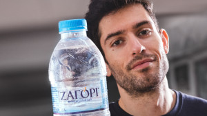 Ο Μίλτος Τεντόγλου βλέπει το αύριο. Και το πάει τέρμα
