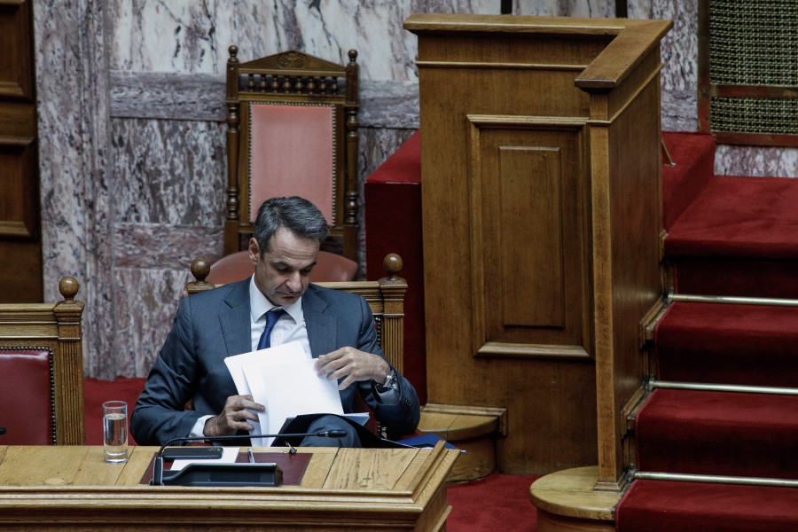 Η απουσία Μητσοτάκη από τη συζήτηση για τα Τέμπη, ο λόγος και οι αντιδράσεις