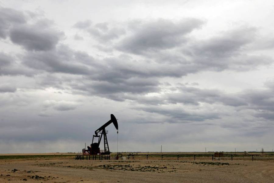 «Βουτιά» άνω του 3% το πετρέλαιο, λόγω αποθεμάτων και lockdown