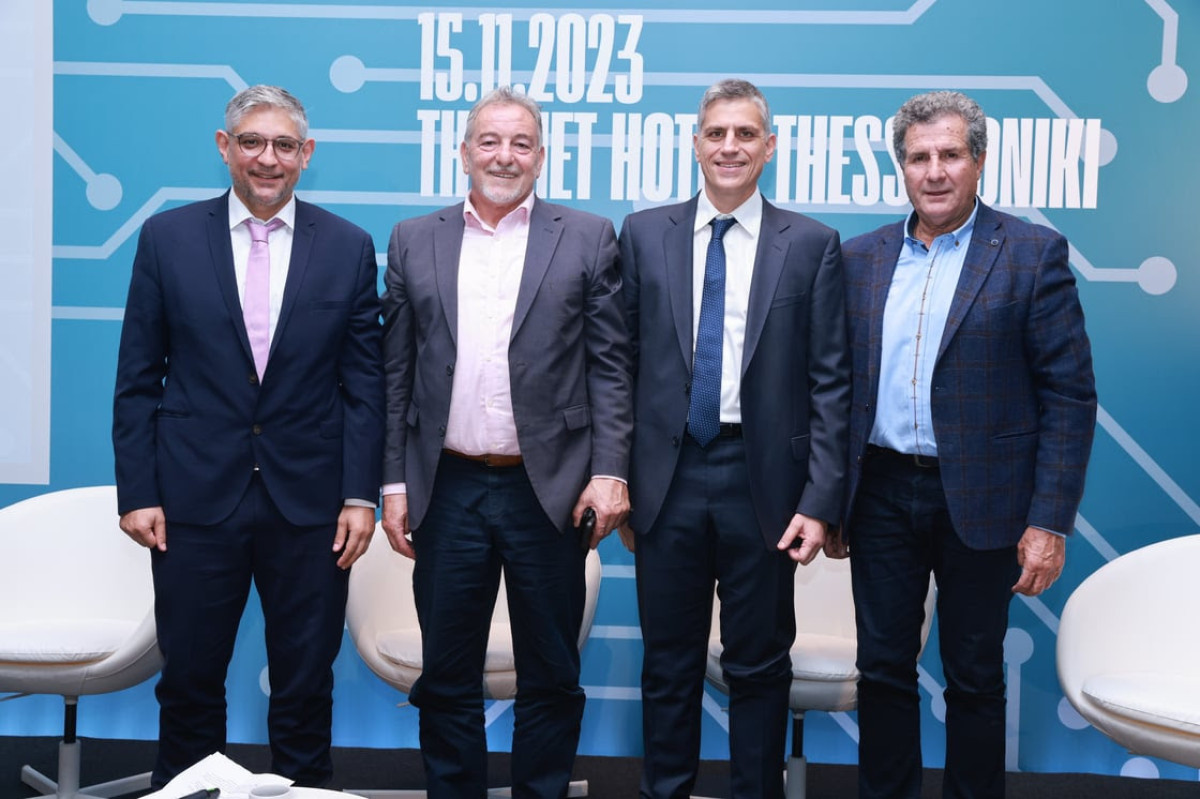 Από αριστερά: Ευάγγελος Αγγελόπουλος, CEO, Fuelics - Θεόδωρος Παπαδόπουλος, Δήμαρχος Θέρμης - Αναστάσιος Γιόβας, Senior Account &amp; BD Manager της Vantage Towers και Στυλιανός Αποστόλου, Αντιδήμαρχος Παιδείας, Δια Βίου Μάθησης, Πολιτισμού, Νέας Γενιάς και Κοινωνικής Προστασίας του Δήμου Θέρμης