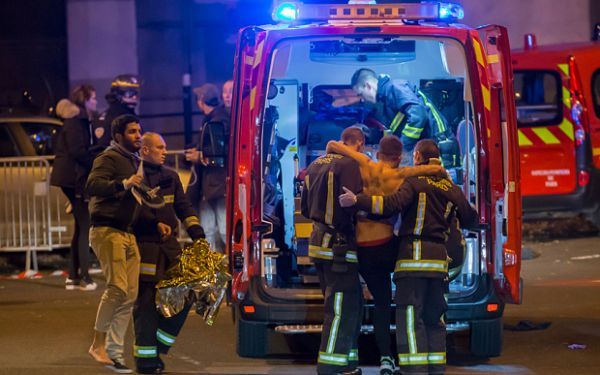 Παρίσι: Στα νοσοκομεία οι Γάλλοι για να δώσουν αίμα