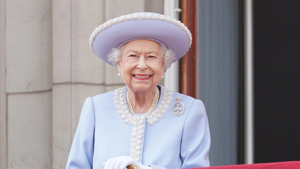 Βασίλισσα Ελισάβετ: «Έδινε μάχη με τον καρκίνο» λέει βιογράφος