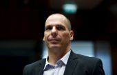 Βαρουφάκης: Η προσφυγική κρίση έχει βοηθήσει οικονομικά την Ελλάδα