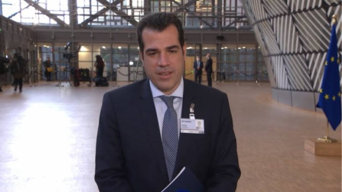 Πλεύρης από Βρυξέλλες: Μακρύ το 9μηνο για τα πιστοποιητικά εμβολιασμού