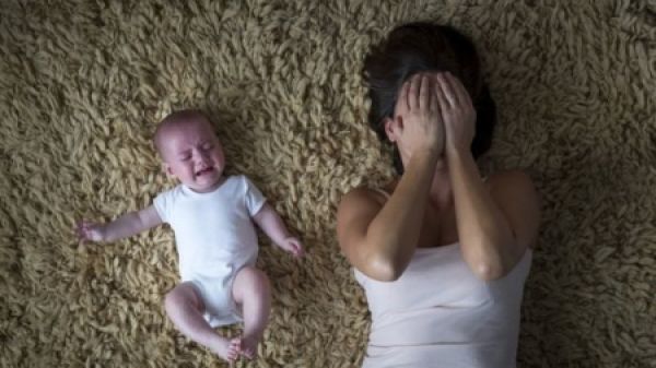 Ποια είναι η διαφορά ανάμεσα στα baby blues και την επιλόχειο κατάθλιψη