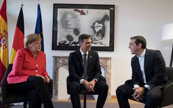 Τσίπρας, Μέρκελ και Σάντσεθ «αναζητώντας» ευρωπαϊκή λύση για το προσφυγικό