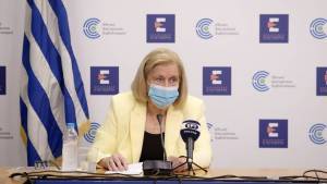 Εμβόλια: Δεν χρειάζεται τρίτη δόση για τους κάτω των 18