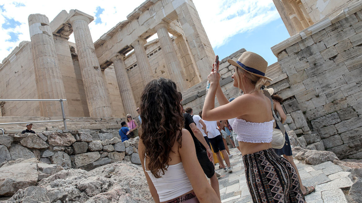 Τετράωρη στάση εργασίας στους αρχαιολογικούς χώρους τις ημέρες του καύσωνα