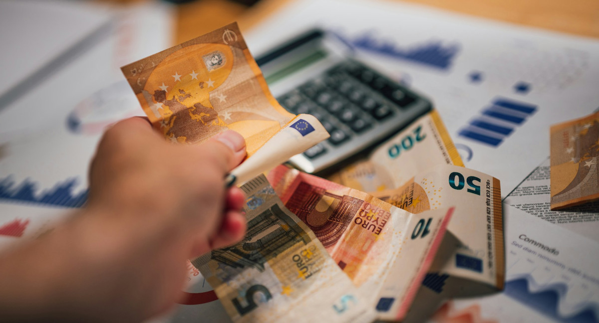 Έρευνα ΕΕΑ - Pulse: Η ακρίβεια «γονατίζει» τα νοικοκυριά, με τους 8 στους 10 να ζητούν μείωση ΦΠΑ και ΕΦΚ