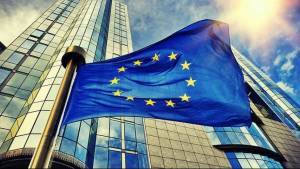 Κομισιόν: Επιπλέον 122 εκατ. ευρώ στην έρευνα για τον Covid-19