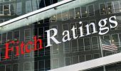 Fitch: Μειώνεται η πολιτική αβεβαιότητα - παραμένουν τα ρίσκα