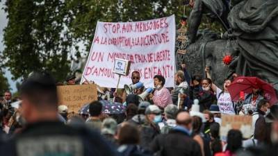 Δεκάδες πρόστιμα για μη χρήση μάσκας σε διαμαρτυρία στο Παρίσι