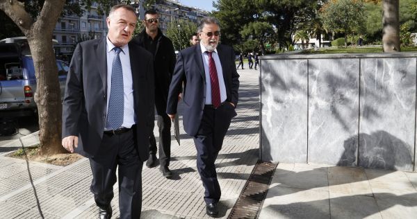 Βουλή: Στην Επιτροπή Θεσμών καλούνται Πανούσης- Ρουμπάτης