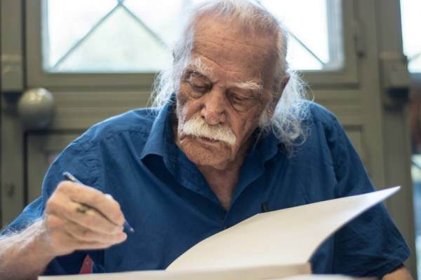 Μεσίστια η σημαία στην Ακρόπολη την Τετάρτη