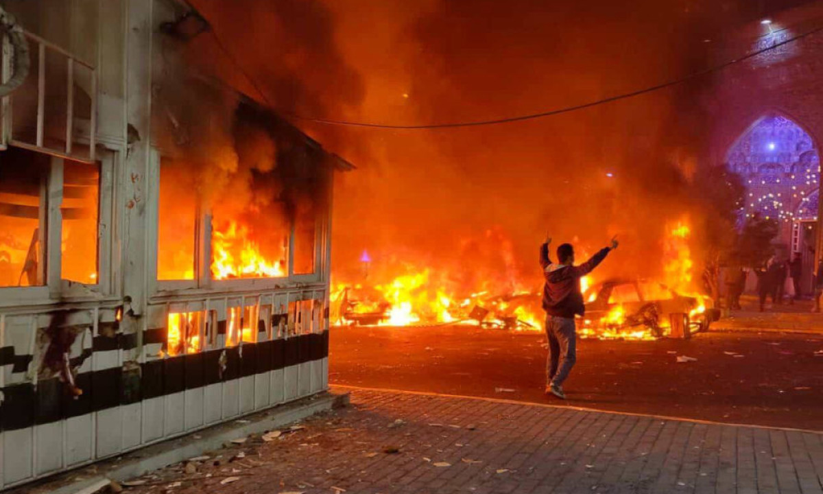 Ιράν: Μαζικές διαδηλώσεις κατά του Χαμενεΐ – «Ζήτω ο Παχλαβί» φωνάζουν οι διαδηλωτές