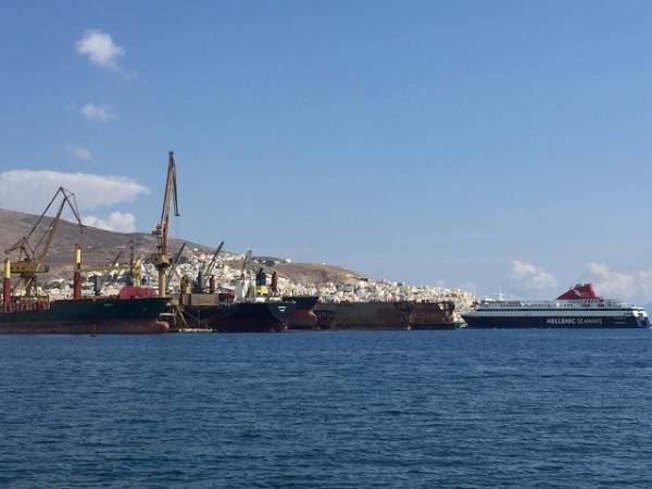 Η Σύρος περιμένει τον ΕΦΚΑ για το Νεώριο